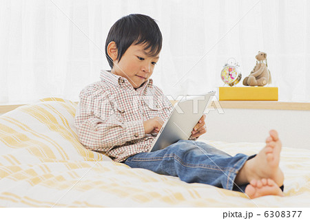 シニア夫婦と孫 シニア夫婦と孫 6308377