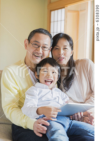 シニア夫婦と孫 シニア夫婦と孫 6308390