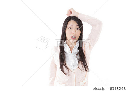 はっとする女性 6313248