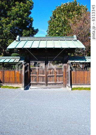 甘棠院(かんとういん)の「中雀門」（埼玉県久喜市本町） 6313345