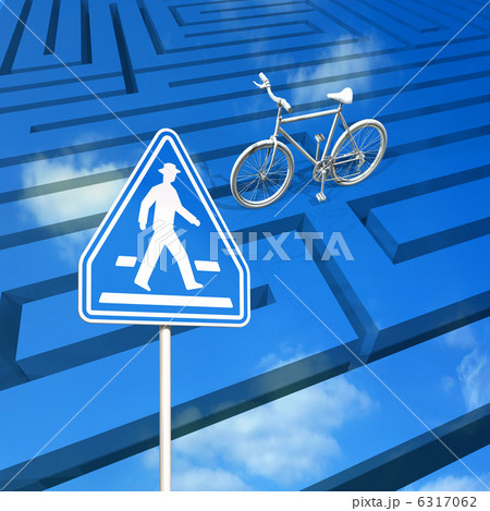 青空の下の道路標識/横断歩道 青空の下の道路標識/横断歩道 6317062
