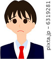 困った顔の男子 6319281