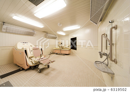 老人ホームの浴室 6319502