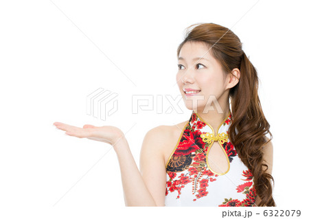 チャイナドレスの女性 6322079