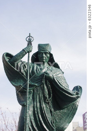 松本駅前の播隆上人像 6322346