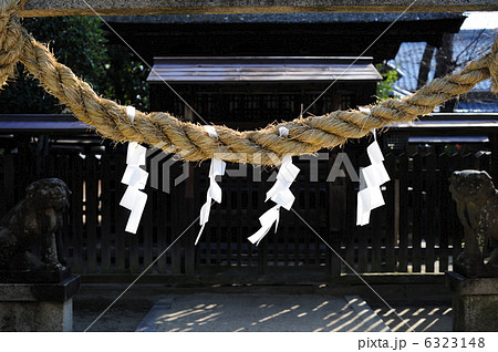 神社の注連縄 6323148