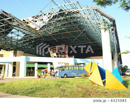 キューバ国鉄のサンティアゴ・デ・クーバ駅＆バスターミナル 6325085