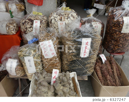 中国広東省開平の世界遺産（赤坎鎮）漢方薬店 6327247
