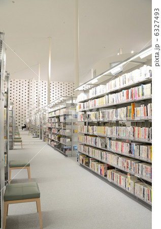 金沢海みらい図書館・館内【縦】 6327493