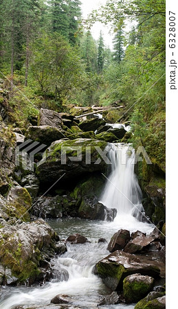 Cascading water 6328007