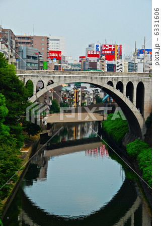 御茶ノ水駅近くの「聖橋」（千代田区･文京区／東京都） 6331606