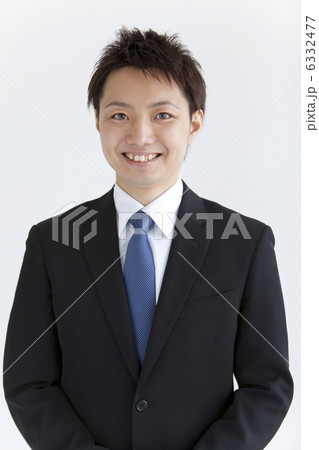 笑顔のビジネスマン 笑顔のビジネスマン 6332477