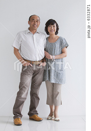 笑顔の中高年夫婦 笑顔の中高年夫婦 6332871