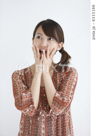 驚いている女性 驚いている女性 6333166