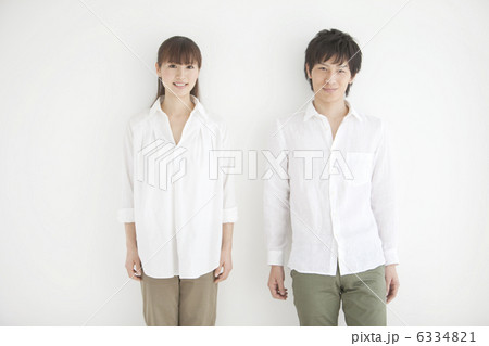 笑顔のカップル 6334821