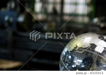 工場に置かれている地球儀 工場に置かれている地球儀 6335013