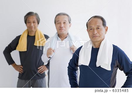 中高年男性3人 6335485