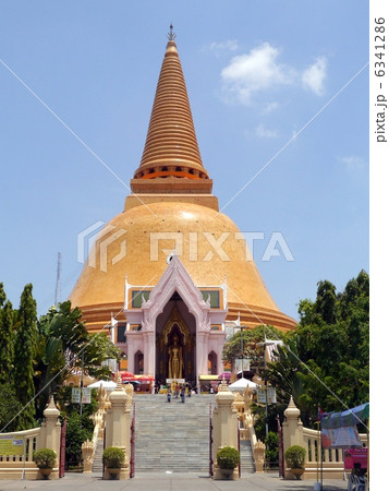 タイのナコーン・パトムにある世界最大の仏塔プラ・パトム・チェーディー タイのナコーン・パトムにある世界最大の仏塔プラ・パトム・チェーディー 6341286