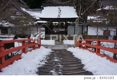 雪の室生寺 6342103