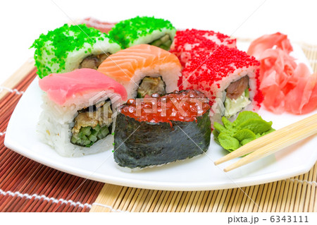 Japanese cuisine. sushi rolls close-up. Japanese cuisine. sushi rolls close-up. 6343111