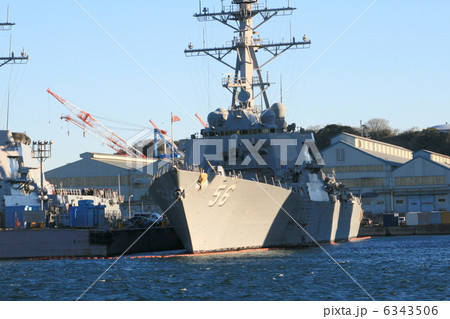 アメリカ海軍ミサイル駆逐艦の入港風景 6343506