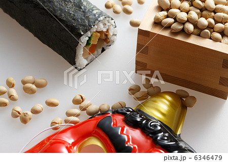 鬼の面と豆と巻き寿司 6346479