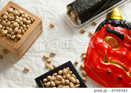 鬼の面と豆と巻き寿司 6346482