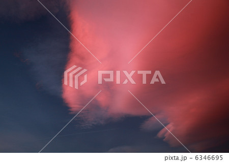 Bizarre cloud formation 6346695