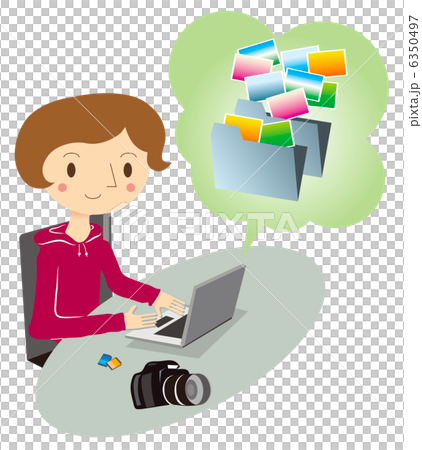 写真データの整理をする女性 6350497