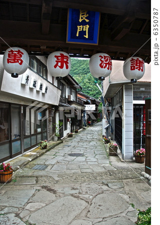 青石畳通りの門（島根県松江市美保関町美保関） 6350787