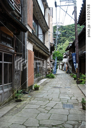 青石畳通り（島根県松江市美保関町美保関） 6350788