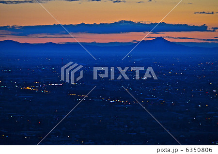 2013年･初日の出を浴びる「筑波山」（鐘撞堂山 山頂／埼玉県寄居町･深谷市） 6350806