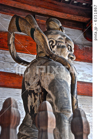 二王門の「仁王像」(仁和寺/京都府京都市右京区御室) 二王門の「仁王像」(仁和寺/京都府京都市右京区御室) 6351867