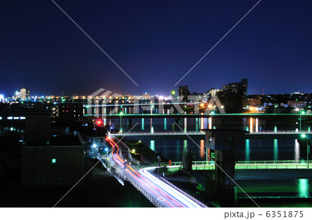 関屋分水に架かる橋夜景　 6351875