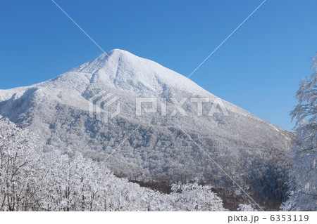 冬の磐梯山 6353119