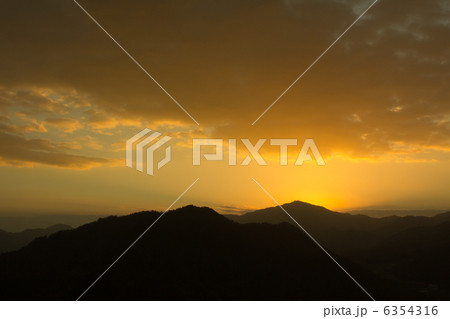 夜明け直前 夜明け直前 6354316