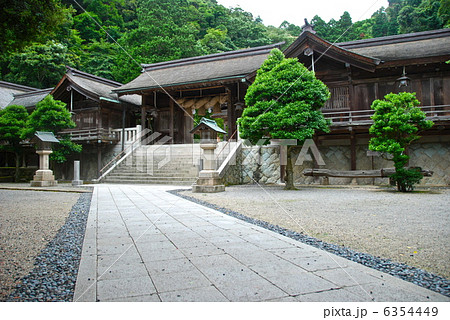 美保神社の折れ曲がった「参道」（島根県松江市美保関町） 6354449