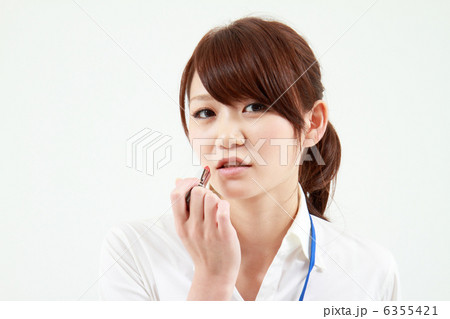 化粧直しするOL 化粧直しするOL 6355421