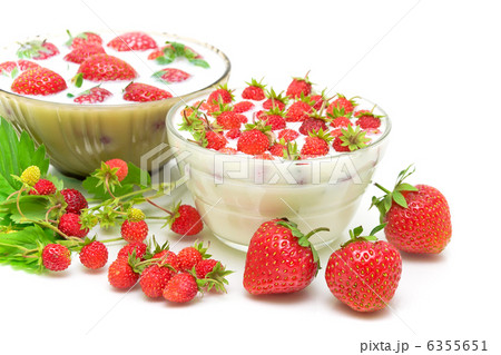 Garden strawberries and wild strawberries on a white background 6355651