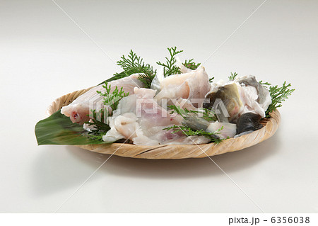 ふぐ てっちり 鍋食材 新鮮食材 魚介類 魚 高級魚 白身魚 ふぐ物切り ふぐ てっちり 鍋食材 新鮮食材 魚介類 魚 高級魚 白身魚 ふぐ物切り 6356038