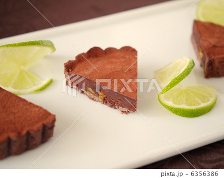 チョコレートタルト ライム添え チョコレートタルト ライム添え 6356386
