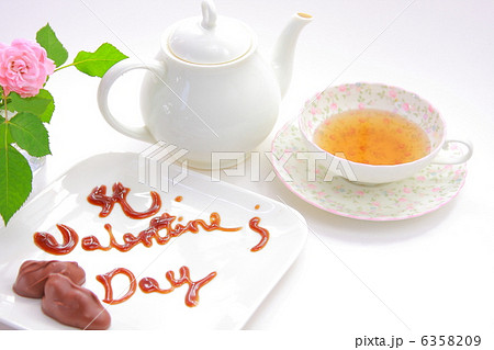 バレンタインのチョコレートのデザート皿（白背景） 6358209
