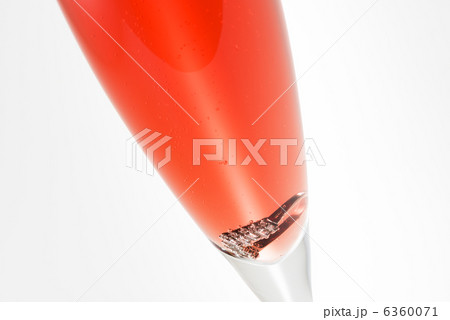 【ロゼ】スパークリング・ワインと指輪 6360071