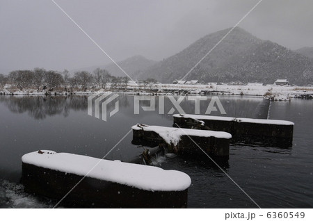 北広島町を流れる江の川の冬景色 北広島町を流れる江の川の冬景色 6360549