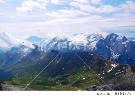 ポルドイ峠のドロミテ街道 6361276