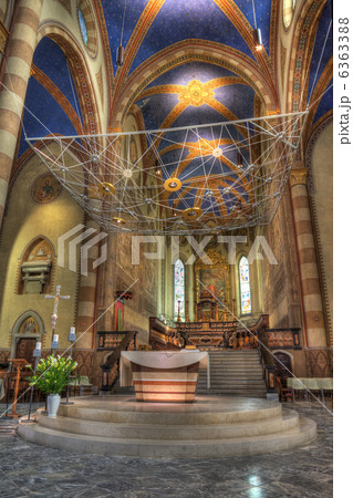 San Lorenzo cathedral interior. 6363388