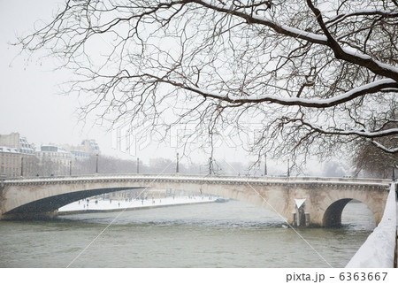 Snowy day in Paris, France Snowy day in Paris, France 6363667