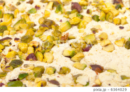 Halva with pistachios 6364029