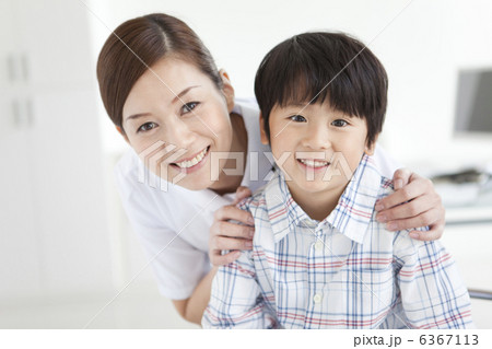 男の子と看護師 6367113