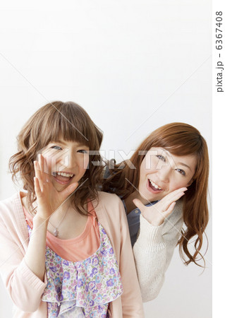 叫ぶ女性2人 6367408